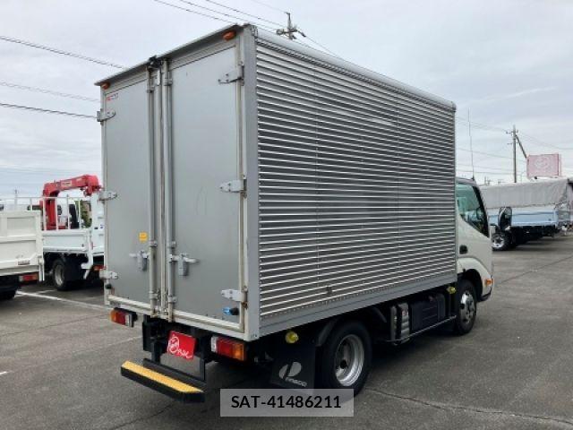 Hino DUTRO 2022-02 7058351-1