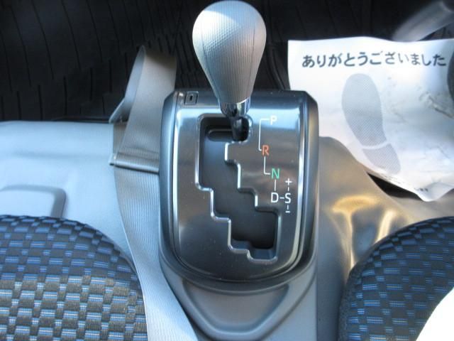 Hino DUTRO 2025-10 7199537-17