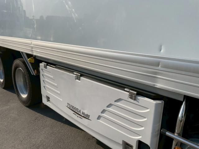 Hino DUTRO 2018-03 7199522-23