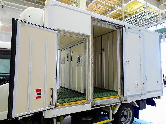 Hino DUTRO 2020-06 7199545-27