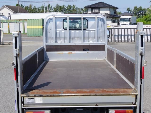 Hino DUTRO 2017-09 7199564-4