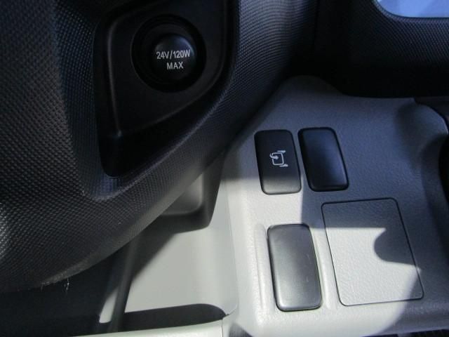 Hino DUTRO 2025-10 7199526-14