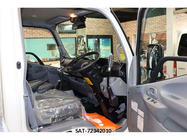 Hino DUTRO 2025-07 7217762-19