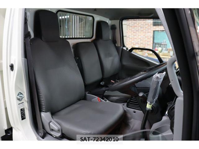 Hino DUTRO 2025-07 7217762-26