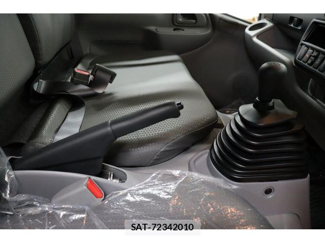 Hino DUTRO 2025-07 7217762-27