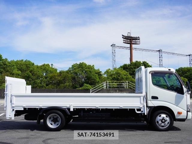 Hino DUTRO 2018-10 7217758-9