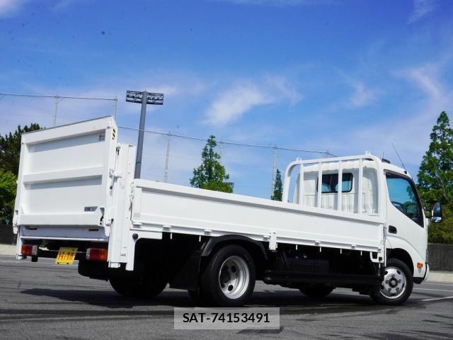 Hino DUTRO 2018-10 7217758-1