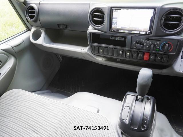Hino DUTRO 2018-10 7217758-22