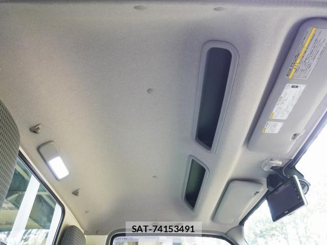 Hino DUTRO 2018-10 7217758-26