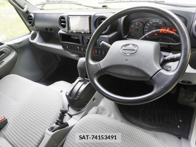 Hino DUTRO 2018-10 7217758-2