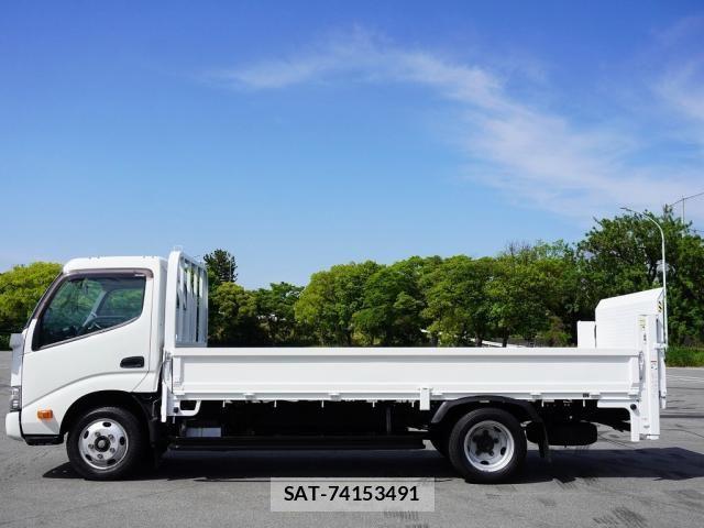 Hino DUTRO 2018-10 7217758-8