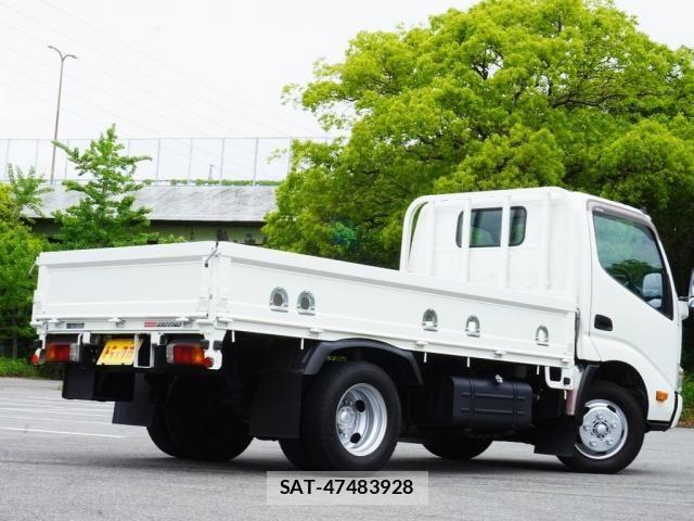 Hino DUTRO 2015-02 7217748-1