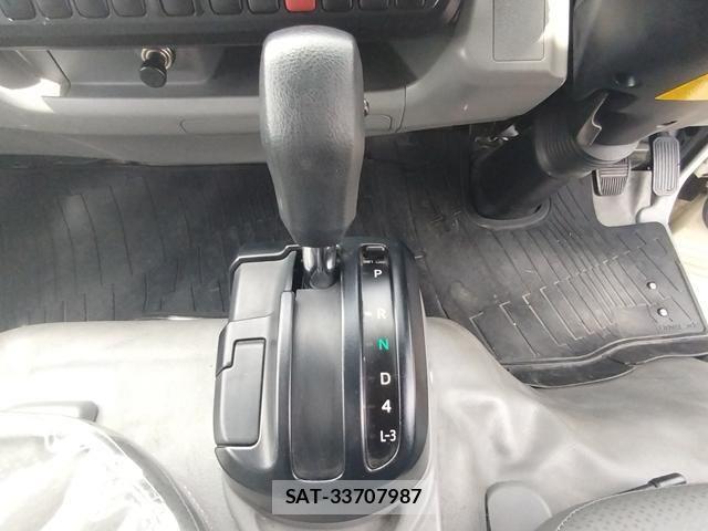 Hino DUTRO 2013-06 7250584-28