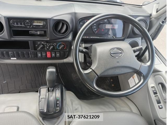 Hino DUTRO 2017-12 7250575-23