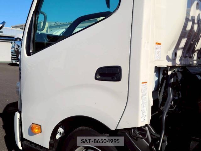 Hino DUTRO 2023-03 7250557-17
