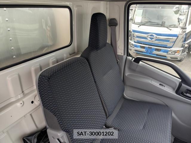 Hino DUTRO 2022-06 7250561-26