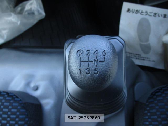 Hino DUTRO 2025-10 7250560-15
