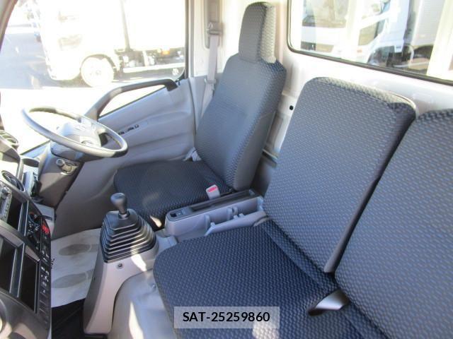 Hino DUTRO 2025-10 7250560-18