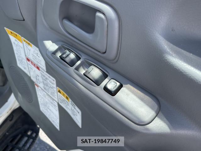 Hino DUTRO 2022-03 7250556-13