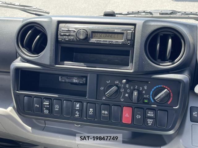 Hino DUTRO 2022-03 7250556-17