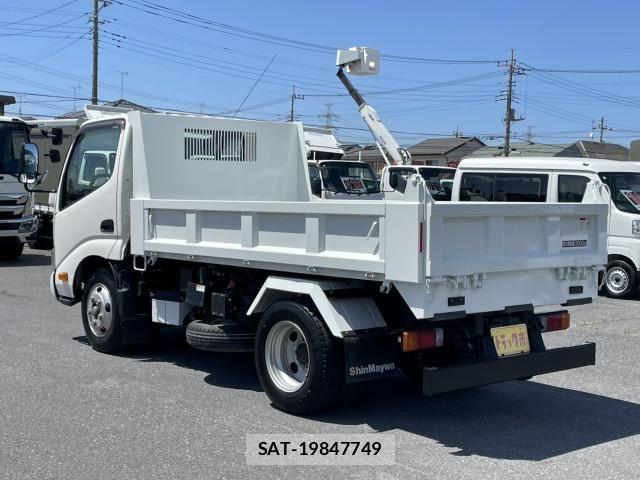 Hino DUTRO 2022-03 7250556-4