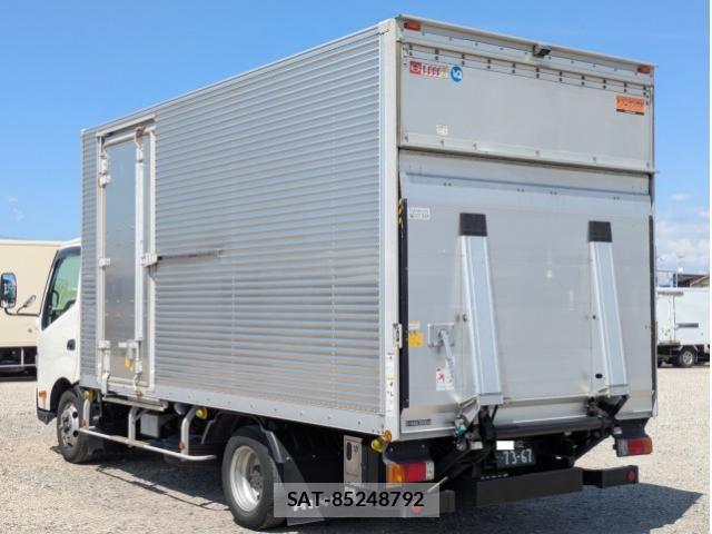 Hino DUTRO 2022-05 7250564-4