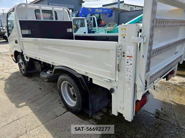 Hino DUTRO 2019-03 7250592-18