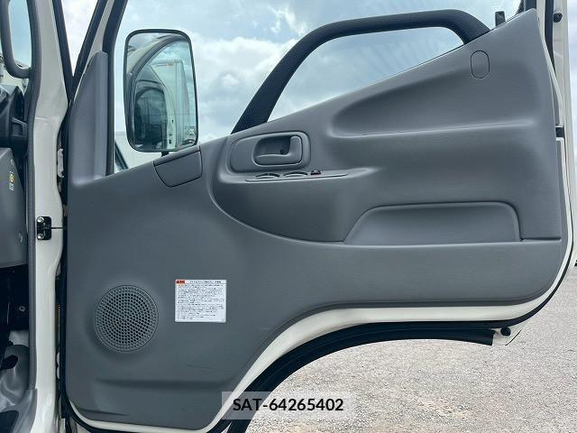 Hino DUTRO 2022-03 7250582-17