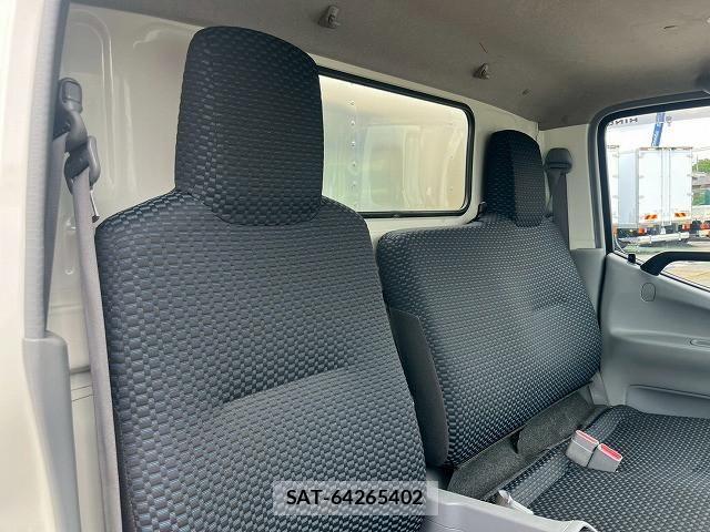 Hino DUTRO 2022-03 7250582-19