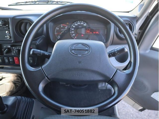 Hino DUTRO 2017-06 7250567-3