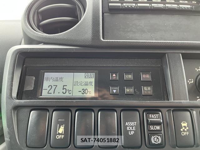 Hino DUTRO 2017-06 7250567-4