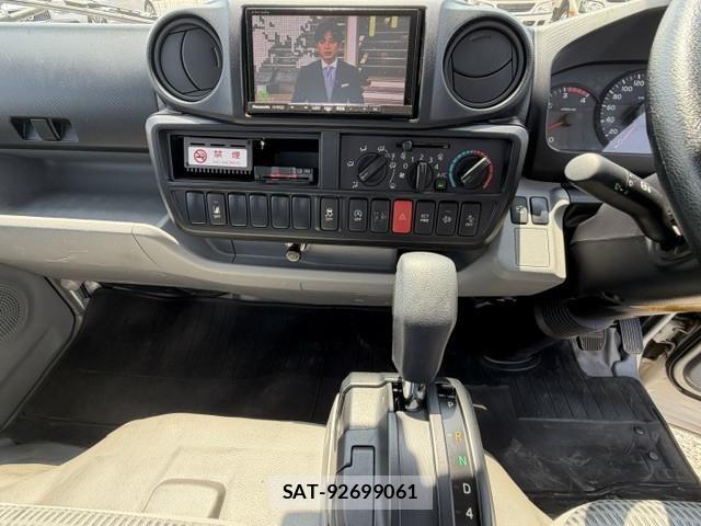 Hino DUTRO 2016-06 7250589-11
