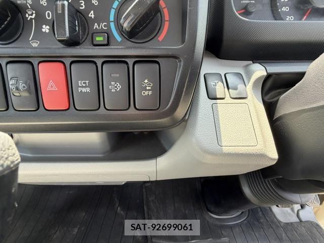 Hino DUTRO 2016-06 7250589-14