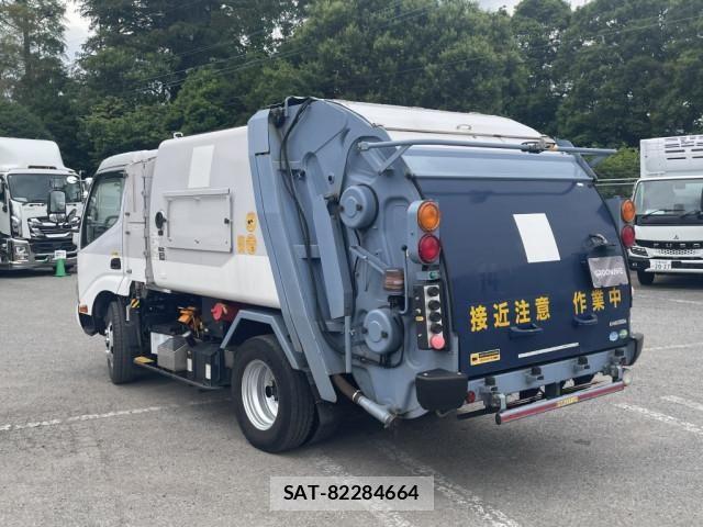Hino DUTRO 2017-10 7250588-4