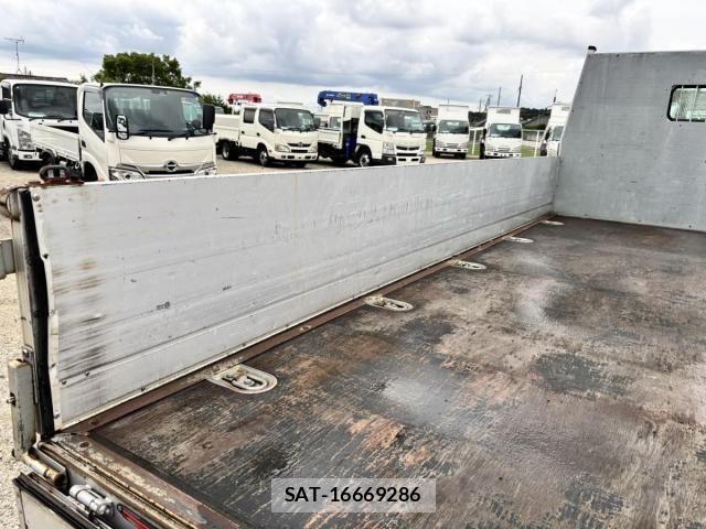 Hino DUTRO 2017-02 7250598-9