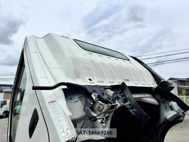 Hino DUTRO 2017-02 7250598-13