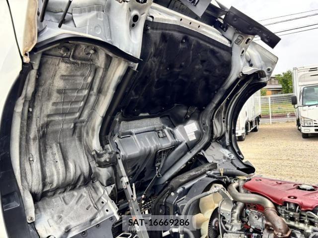 Hino DUTRO 2017-02 7250598-16
