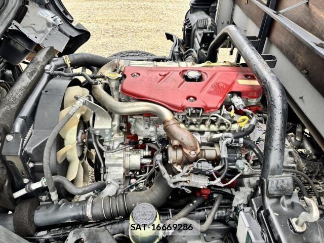 Hino DUTRO 2017-02 7250598-18
