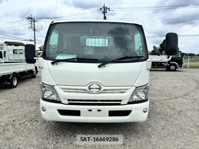 Hino DUTRO 2017-02 7250598-1