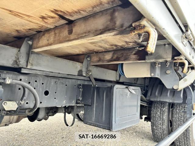 Hino DUTRO 2017-02 7250598-23