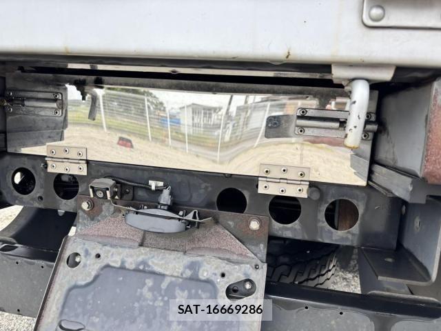 Hino DUTRO 2017-02 7250598-28