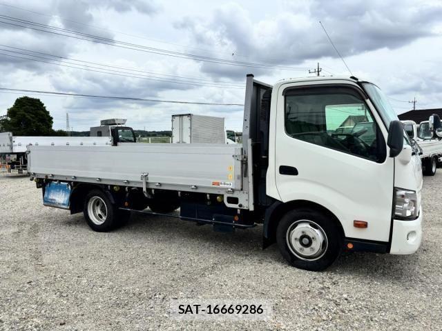 Hino DUTRO 2017-02 7250598-3