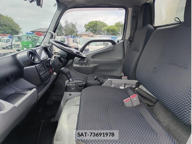 Hino DUTRO 2022-03 7250558-23