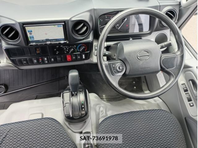 Hino DUTRO 2022-03 7250558-24