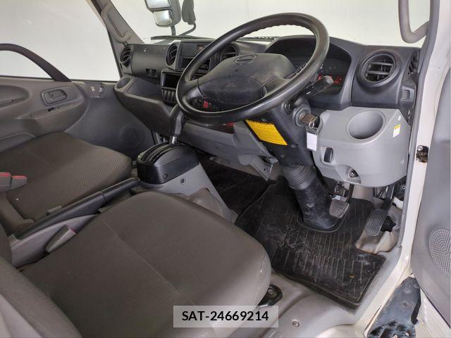 Hino DUTRO 2014-10 7271833-23