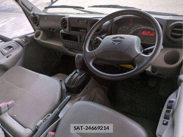 Hino DUTRO 2014-10 7271833-6