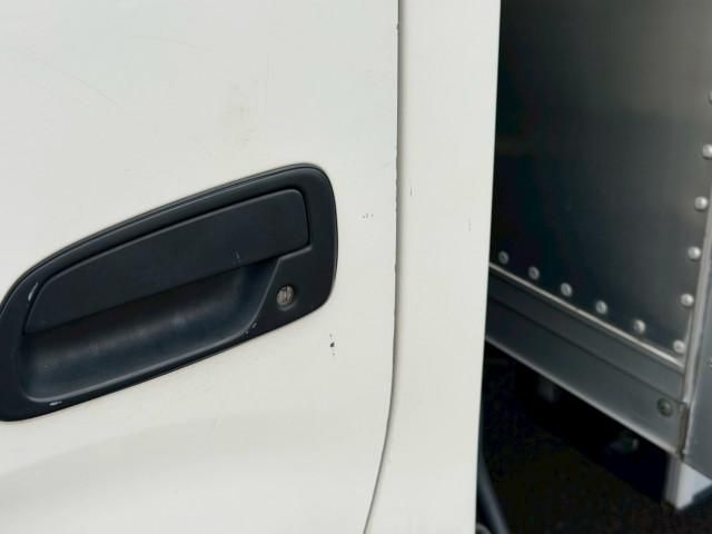 Hino DUTRO 2022-03 7306664-18