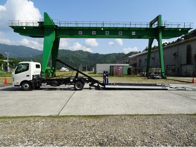 Hino DUTRO 2025-09 7306662-4