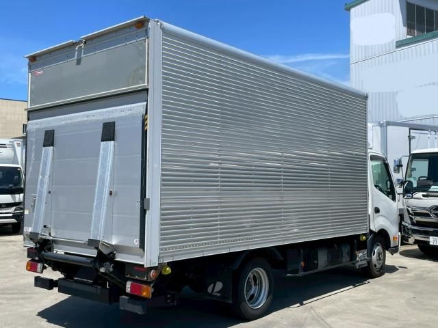 Hino DUTRO 2018-01 7306667-3