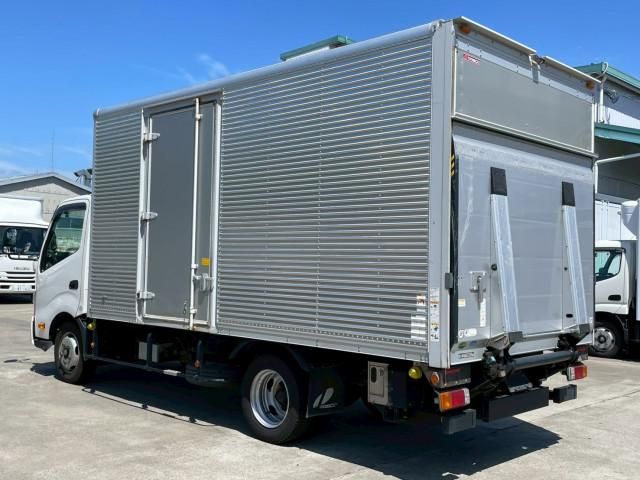 Hino DUTRO 2018-01 7306667-5